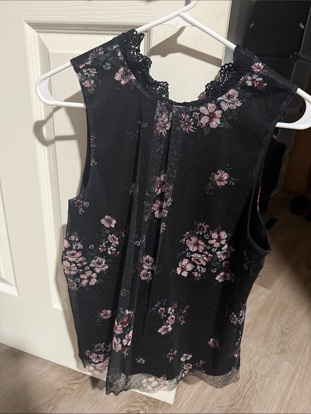 BCX Black Sleeveless Floral Lace-Trim Camisole